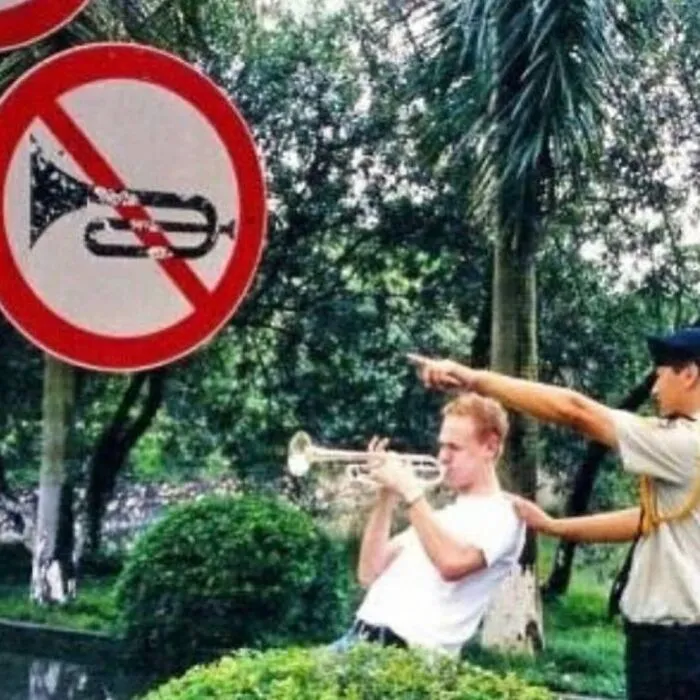 99 Cringey And Absurd Pictures That Are So Bad, They’re Good