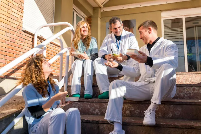 Online Thread Asked For The "Dark Facts" Of A Profession, And These 33 Answers Are Sobering
