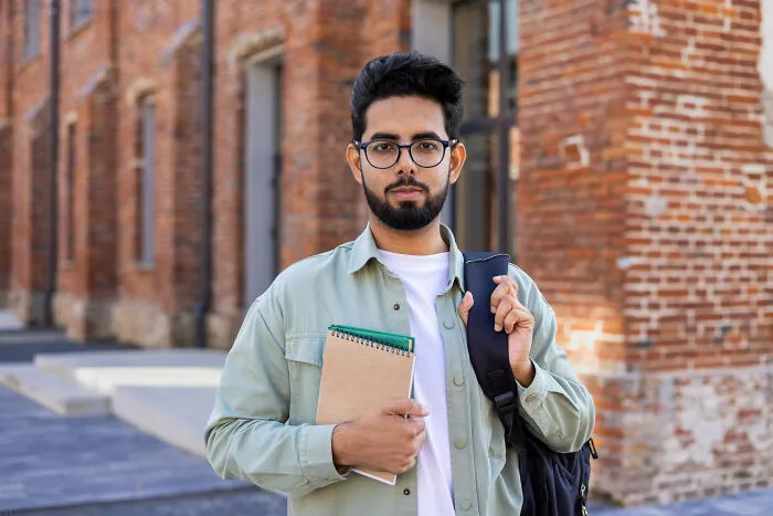 Online Thread Asked For The "Dark Facts" Of A Profession, And These 33 Answers Are Sobering