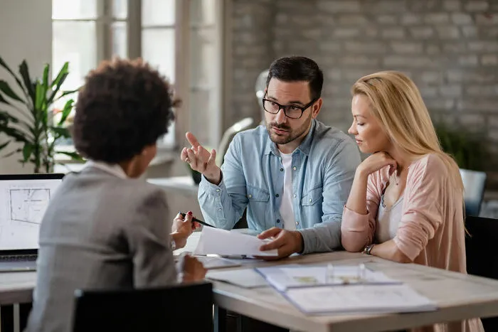 Online Thread Asked For The "Dark Facts" Of A Profession, And These 33 Answers Are Sobering