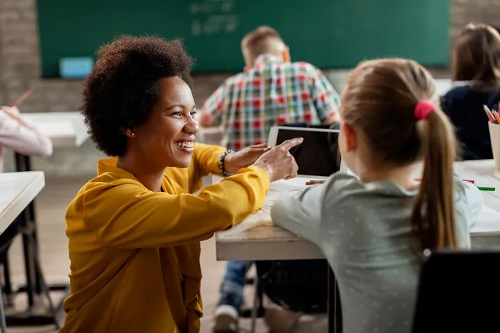 Online Thread Asked For The "Dark Facts" Of A Profession, And These 33 Answers Are Sobering
