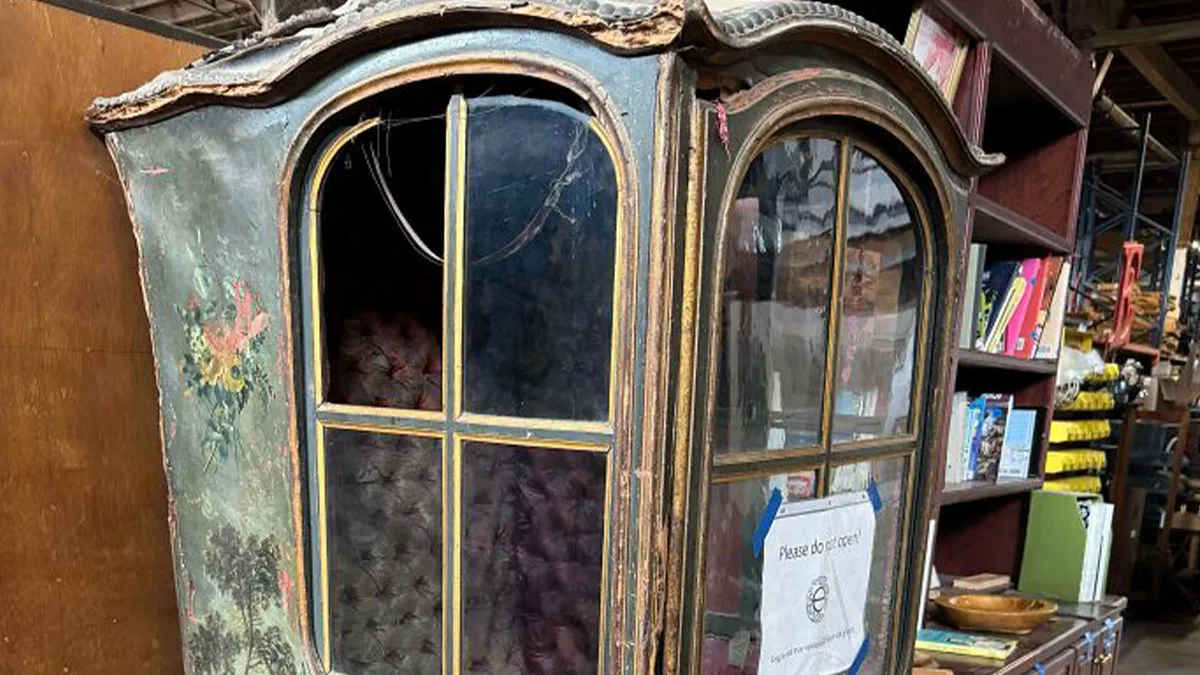 69 Stunning Old-School Treasures That People Randomly Have In Their Possession