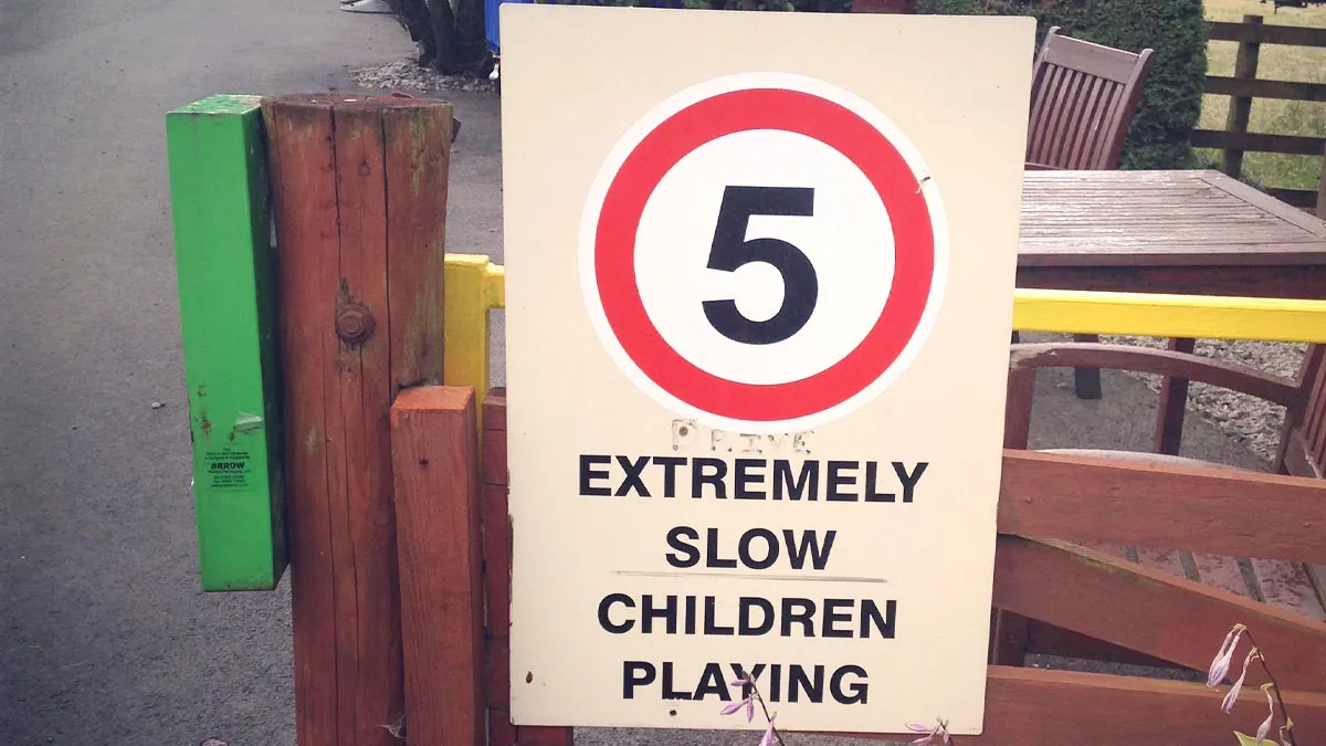50 Signs That Went So Wrong They Turned Into Comedic Gold (New Pics)