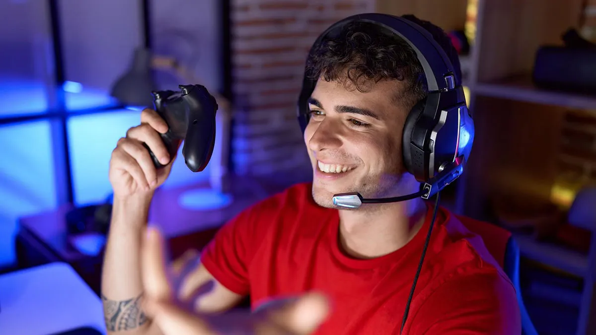 Entitled Guy Expects Breadwinner Fiancée To Quit Job And Move Across Country So He Can Be A Streamer