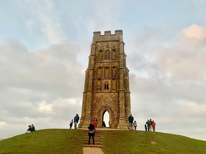 “Many People Still Believe It”: 25 Silly Yet Popular Myths About Iconic Landmarks Around The World
