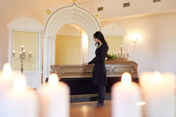 40 Insane Stories That Funeral Directors Can’t Believe Actually Happened