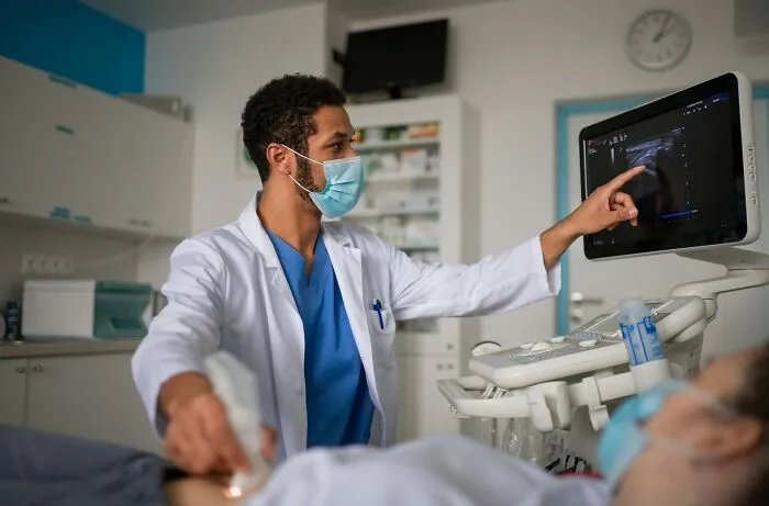 36 Insane Cases Of Patients Definitely Faking An Illness, That Doctors Experienced In Their Careers