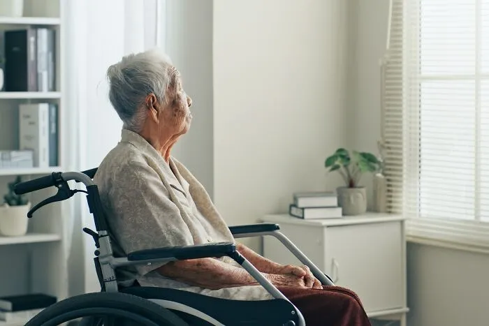 Hice que excluyeran a mi hermanastro del testamento después de que robara dinero a nuestro padre, que padecía Alzheimer.