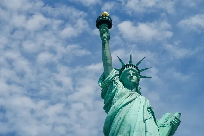 “Many People Still Believe It”: 25 Silly Yet Popular Myths About Iconic Landmarks Around The World