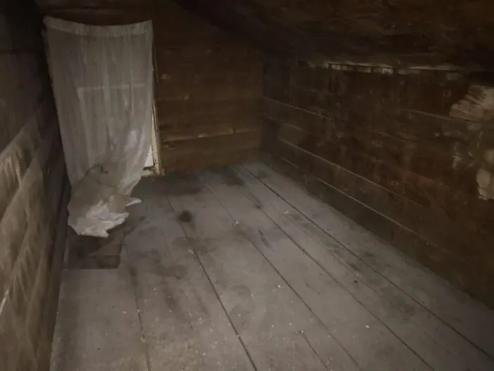 79 People Share The Strange Things Previous Owners Left Behind In Their Homes