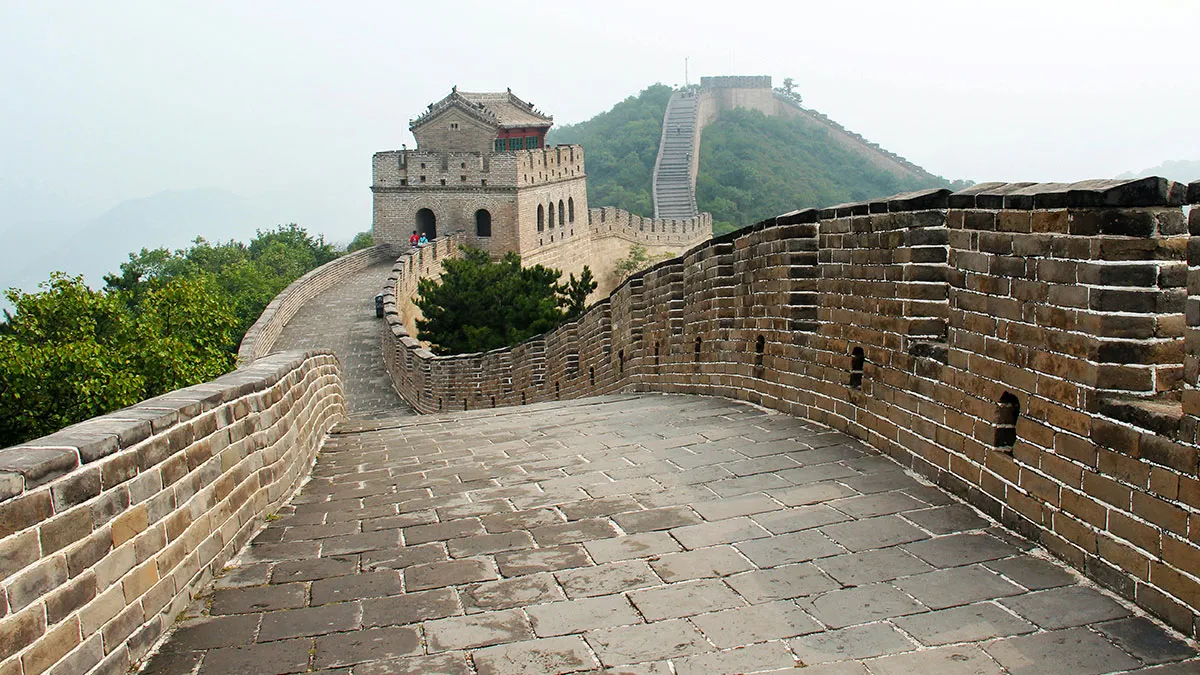 “Many People Still Believe It”: 25 Silly Yet Popular Myths About Iconic Landmarks Around The World