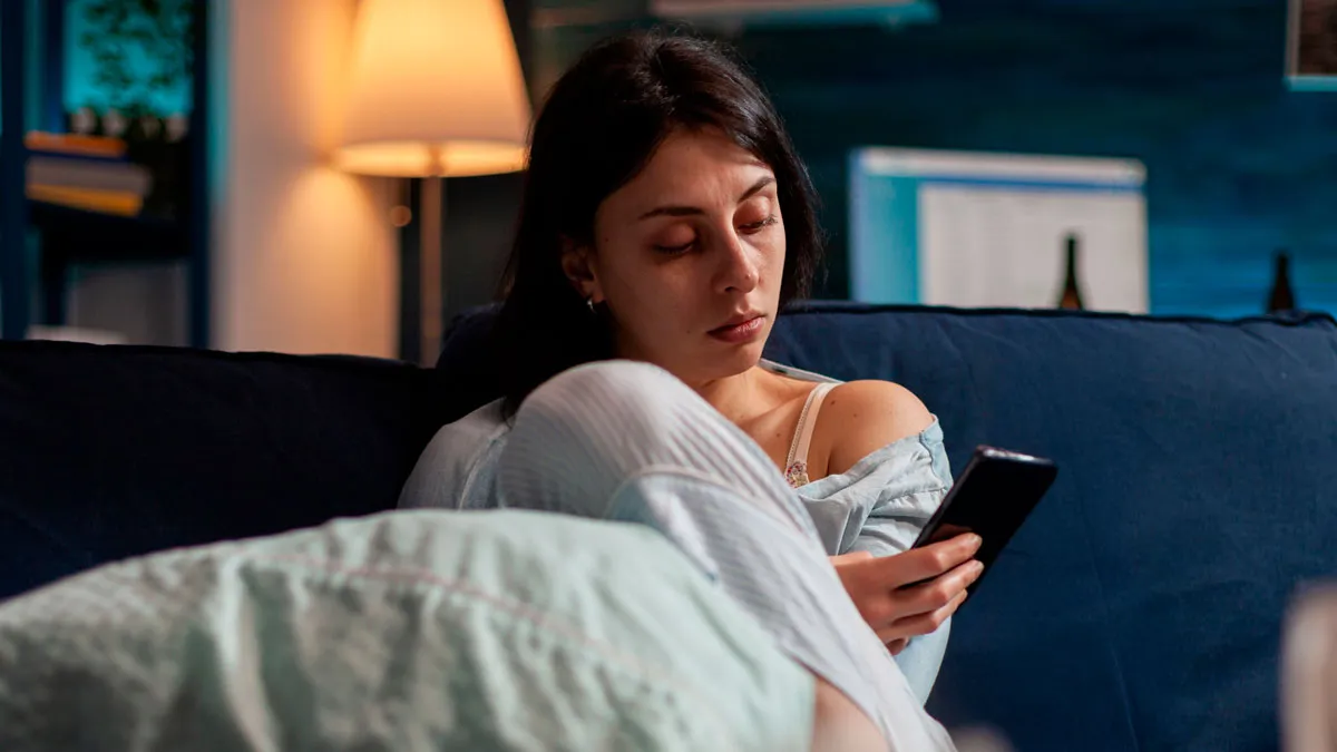Woman Weirded Out By Husband’s Obsession With Her Sister’s Weight, Uncovers Texts That Explain It All