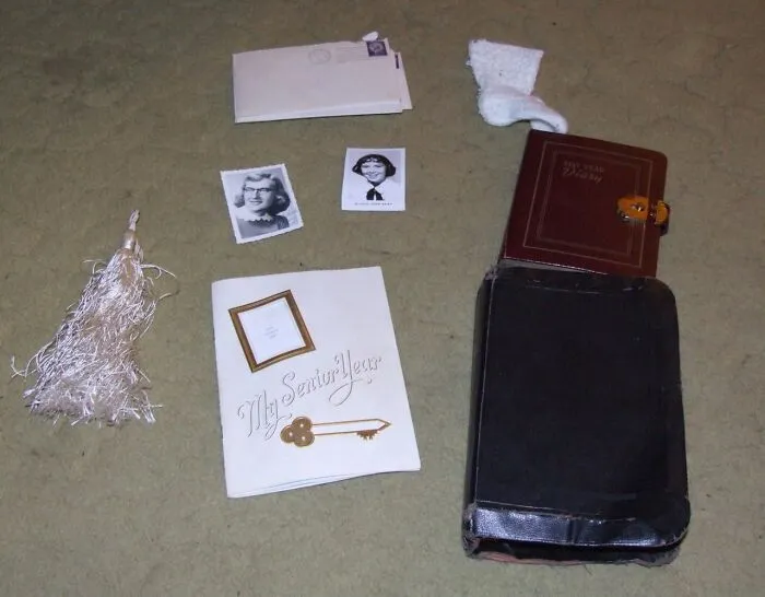 79 People Share The Strange Things Previous Owners Left Behind In Their Homes