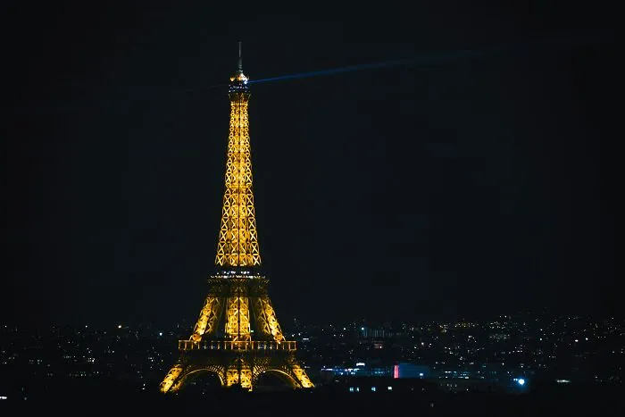 “Many People Still Believe It”: 25 Silly Yet Popular Myths About Iconic Landmarks Around The World