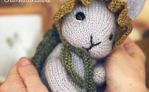“I Knit Quiet Little Animals That Sit And Wait — And This Bunny In A Snowdrop Outfit Carries A Small Story”