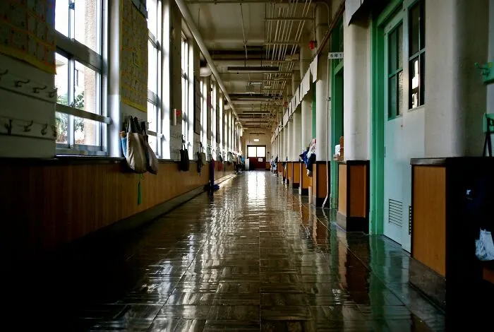 41 Chilling Encounters People Had That Turned Ordinary Homes Into Something Far More Sinister