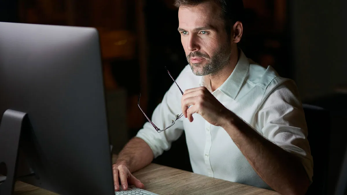 Employee Works Overtime To Meet Boss's Deadlines, One Visit To Mental Coach Changes Everything