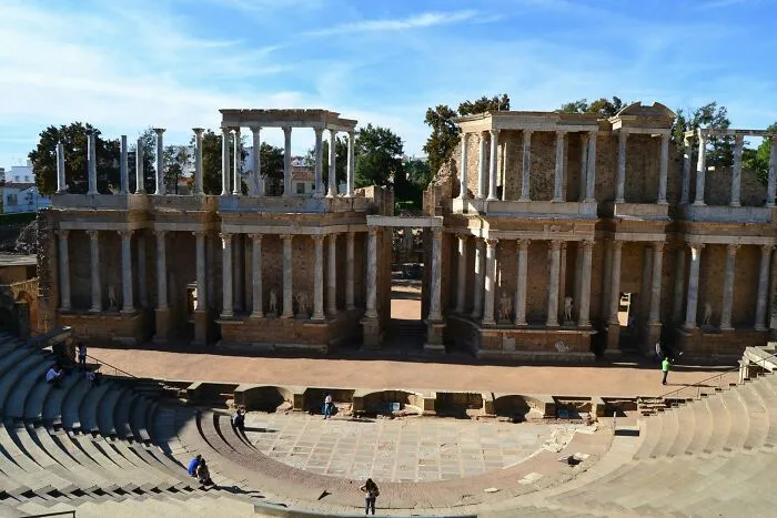 47 Times Archaeologists Dug Up Surprising Finds That Should Have Been Major News