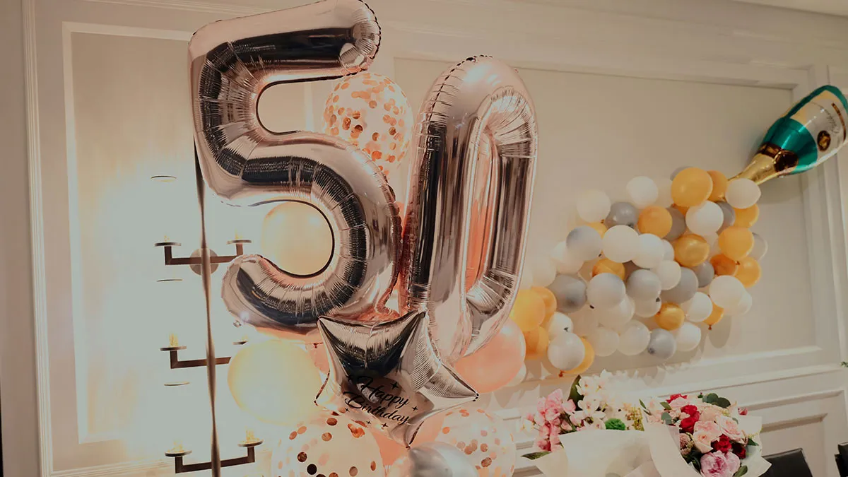 Man Doesn’t Care If Mom’s Birthday Upstages His Wedding, Regrets It When Guests Start Comparing: “Huge Jerk”