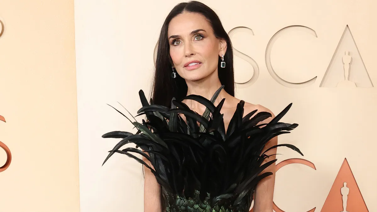 Outfits From Oscars 2026 That Left Fans Speechless