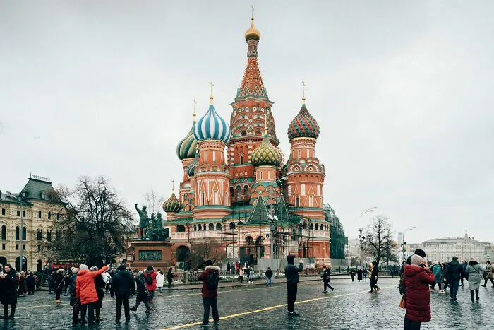 “Many People Still Believe It”: 25 Silly Yet Popular Myths About Iconic Landmarks Around The World