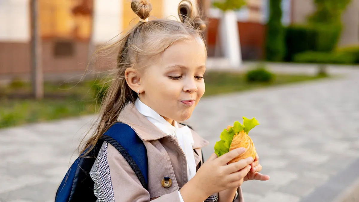 Bio Mom Can’t Deal With Daughter’s Stepmom Making Her Lunch For School, Demands She Stop