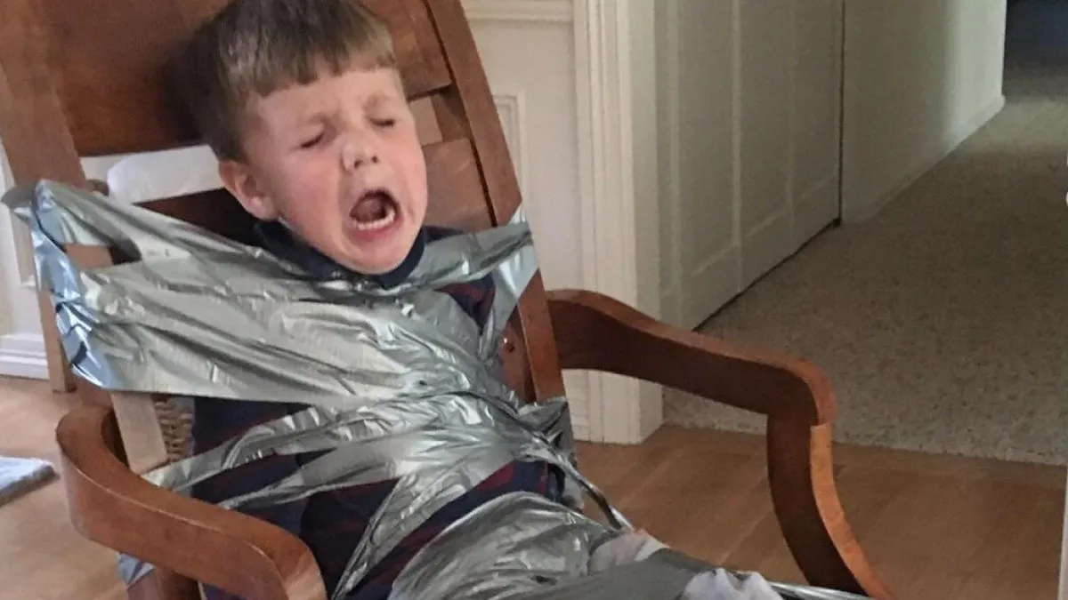 49 Hilarious Pics That Prove Sibling Rivalry Is Like No Other
