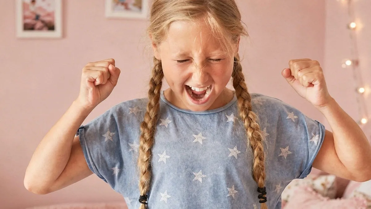 10YO Wrecks 19YO Sister’s Stuff Worth Hundreds, Parents Furious When She Refuses To See Her