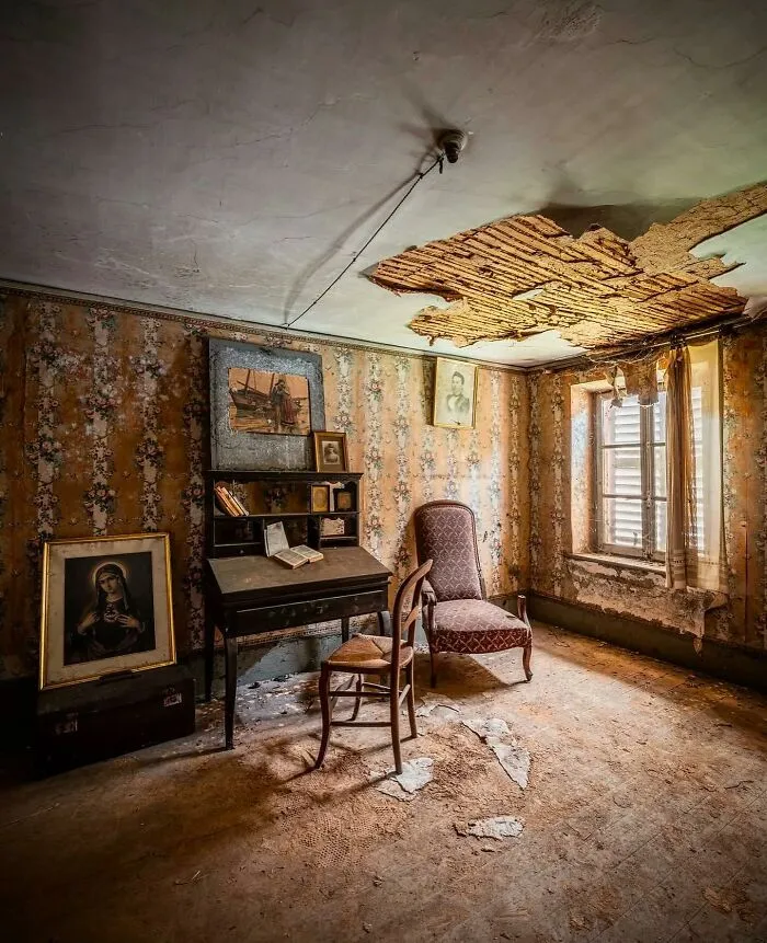 This Page Shared 55 Photos Of Creepy Places Lost To Time