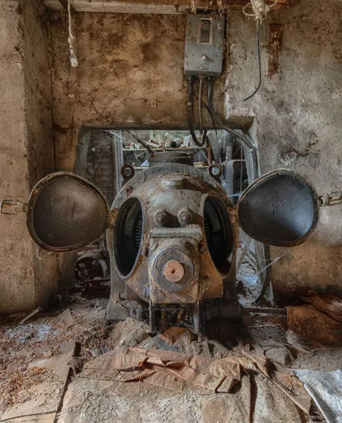 This Page Shared 55 Photos Of Creepy Places Lost To Time