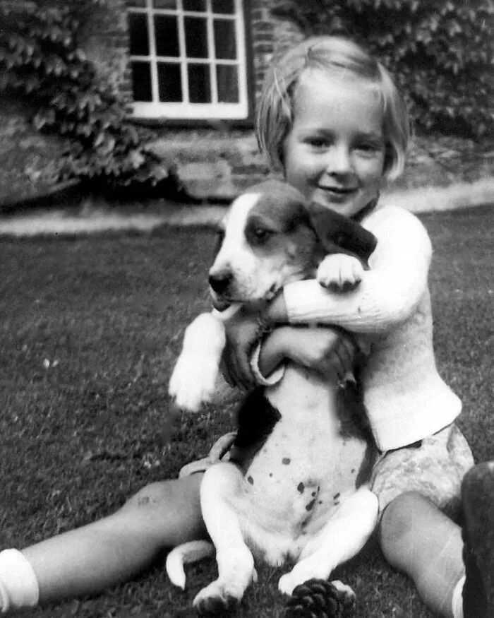 45 Historical Moments That Show The Unchanging Bond Between Dogs And Humans Shared By This Community