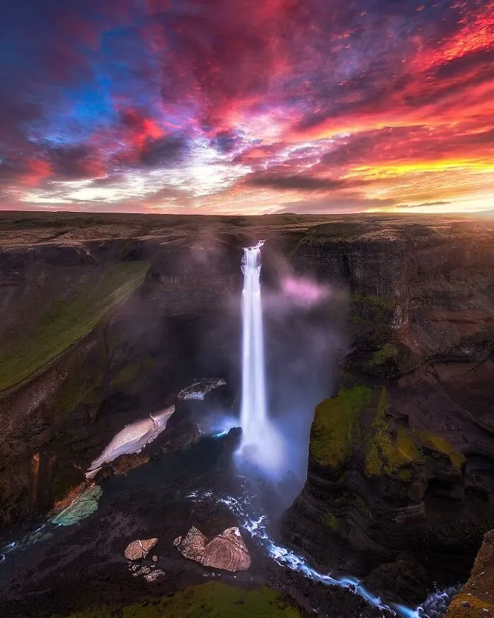 This Photographer Captured 48 Breathtaking Landscapes From Mountains, Coasts, And Night Skies
