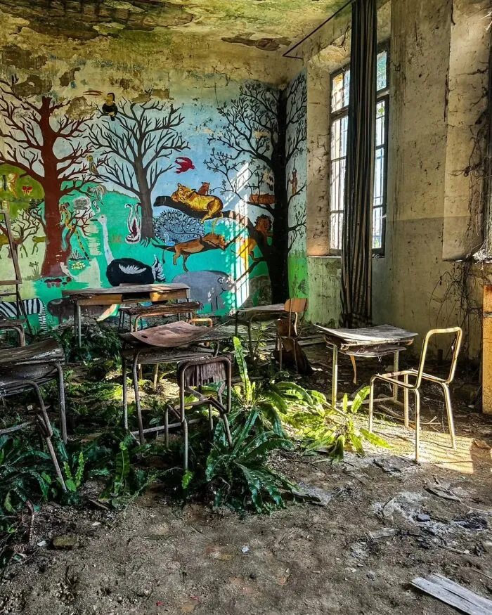 This Page Shared 55 Photos Of Creepy Places Lost To Time