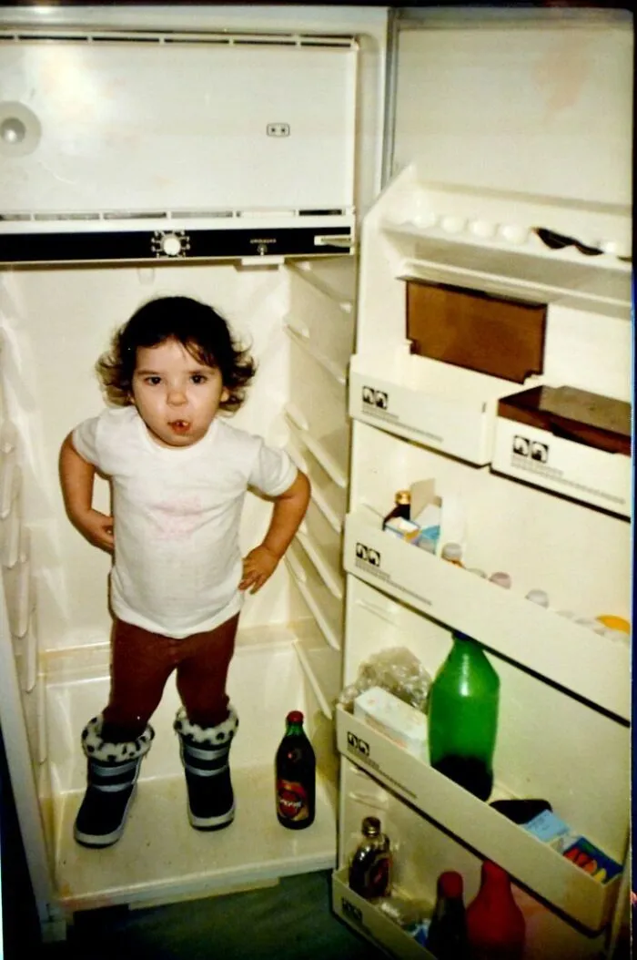 79 Hilariously Awkward Childhood Blunders Captured On Camera That Still Haunt People Today