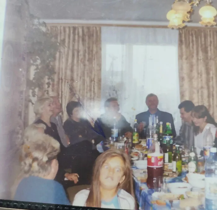 79 Hilariously Awkward Childhood Blunders Captured On Camera That Still Haunt People Today