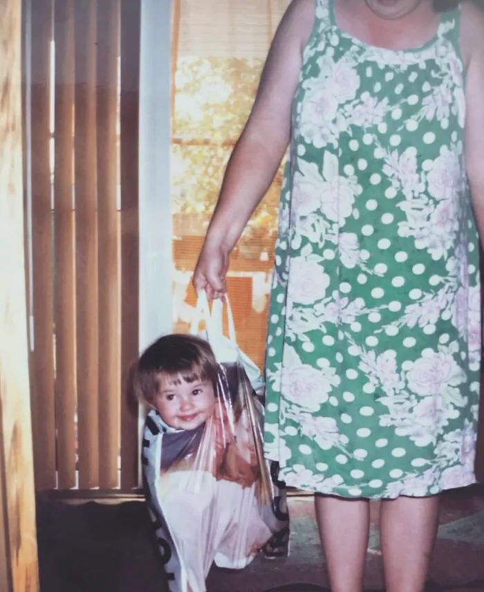 79 Hilariously Awkward Childhood Blunders Captured On Camera That Still Haunt People Today