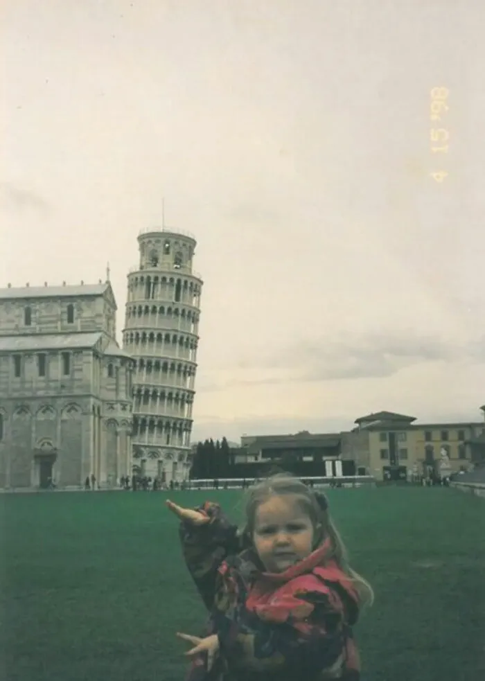 79 Hilariously Awkward Childhood Blunders Captured On Camera That Still Haunt People Today