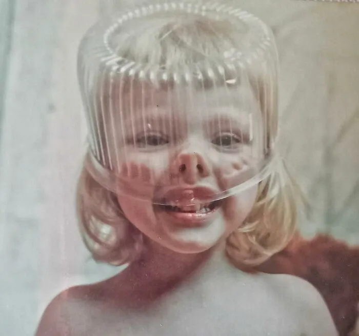 79 Hilariously Awkward Childhood Blunders Captured On Camera That Still Haunt People Today