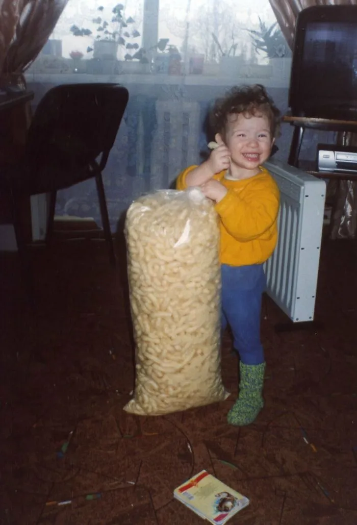79 Hilariously Awkward Childhood Blunders Captured On Camera That Still Haunt People Today