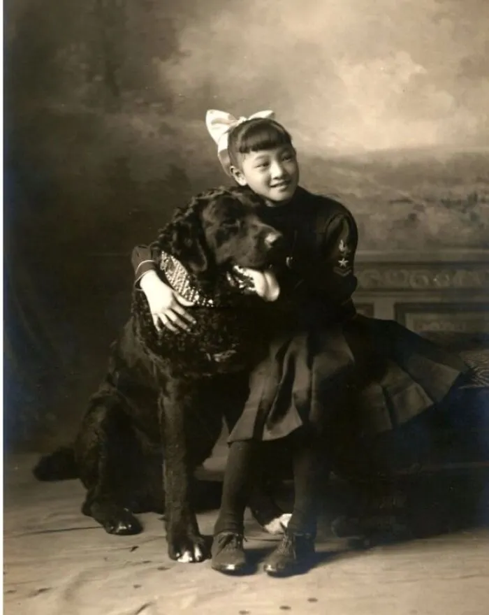 45 Historical Moments That Show The Unchanging Bond Between Dogs And Humans Shared By This Community
