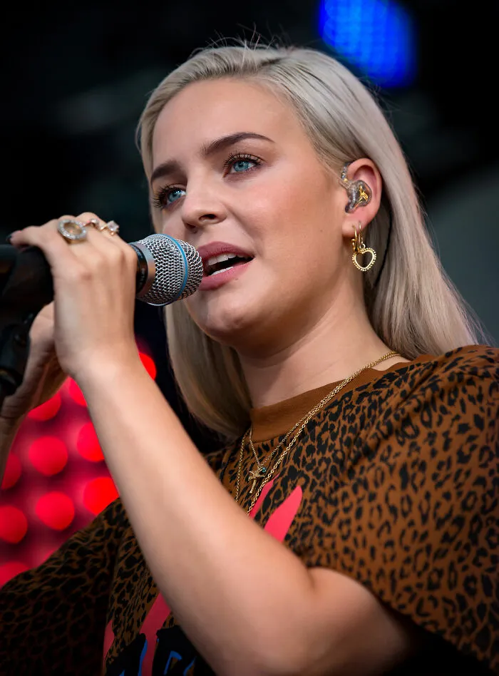 English Singer-Songwriter Anne-Marie, 35