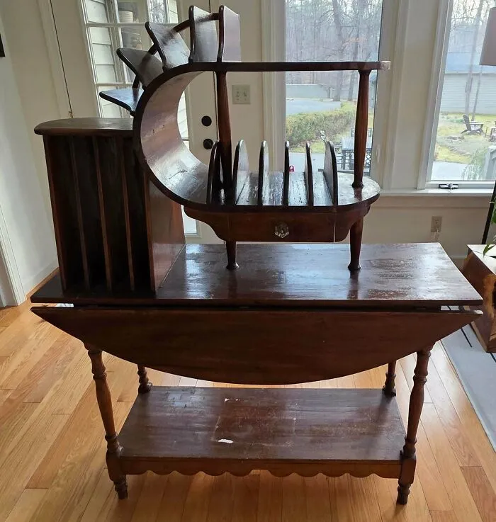 Entry Desk. Virginia, USA