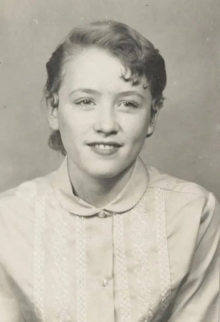 Dolly Parton In A School Photo From 1959