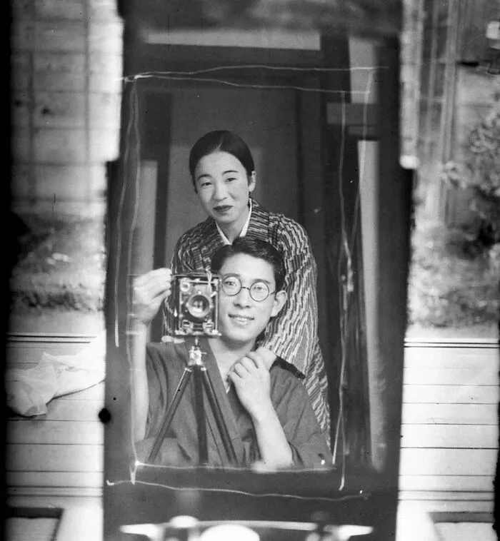 Este retrato en espejo fue tomado hace 110 años en Japón