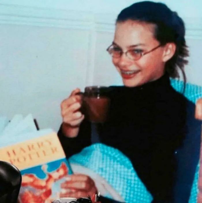 Margot Robbie On Her 13th Birthday, Reading "Harry Potter", 2003