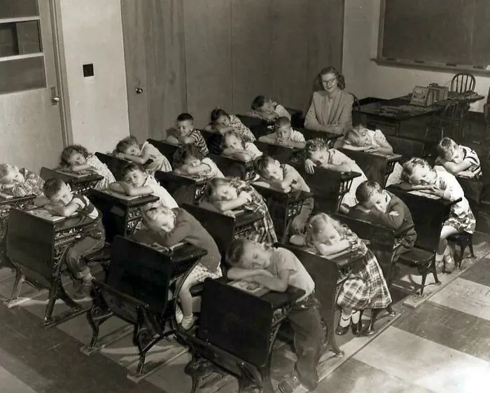 Nunca debieron haber eliminado la siesta. Foto de la década de 1950.