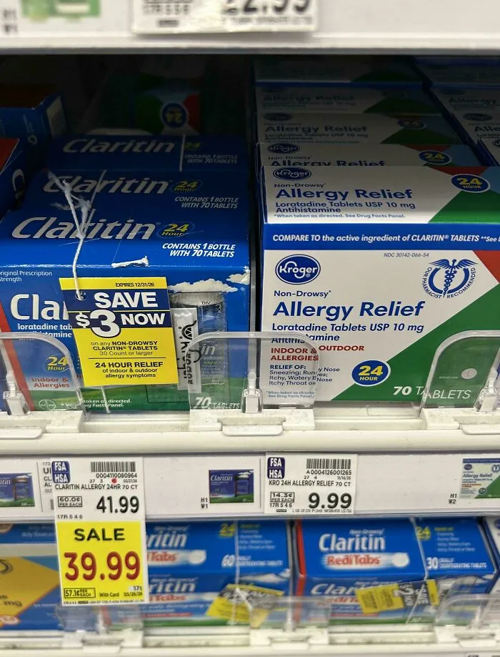 Diferencia de precio de $30 (400%) para un producto idéntico.
