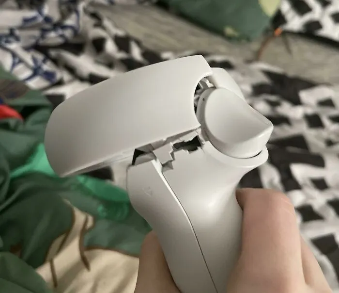 Let My Friend Borrow My Oculus, And He Broke The Controller. It Doesn’t Turn On