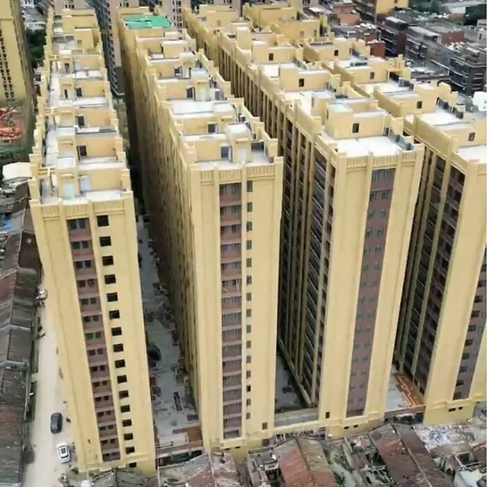 Edificios en China, separados por 8 metros entre sí. Jieyang, Guangdong.