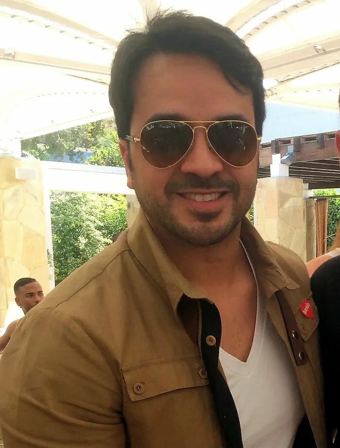 Singer-Songwriter Luis Fonsi, 48